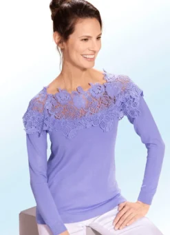 Pullover mit edlem Spitzenbesatz