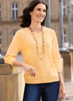 Pullover mit einer aufgesetzten Tasche