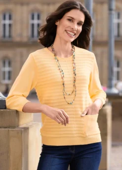 Pullover mit einer aufgesetzten Tasche