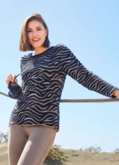Pullover mit haarigem Effektgarn