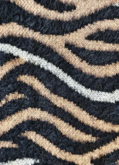 Pullover mit haarigem Effektgarn