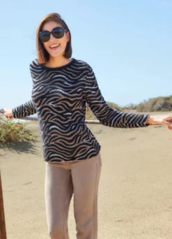 Pullover mit haarigem Effektgarn