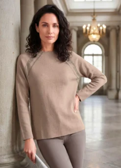 Pullover mit Plättchenzier