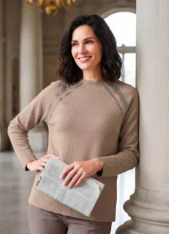 Pullover mit Plättchenzier