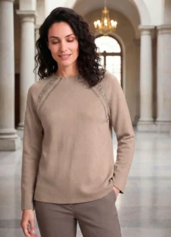 Pullover mit Plättchenzier