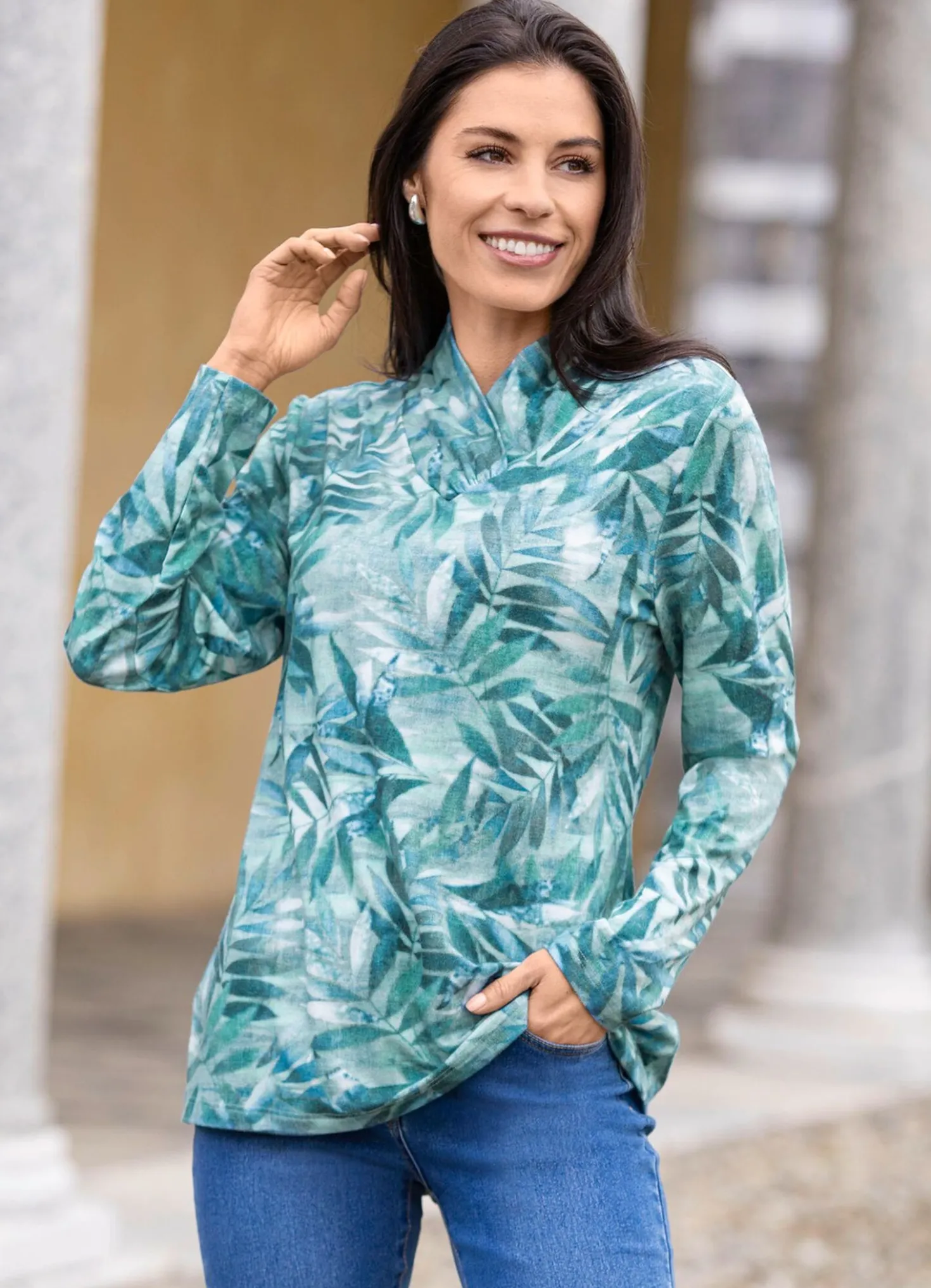 Pullover mit raffiniertem V-Kragen