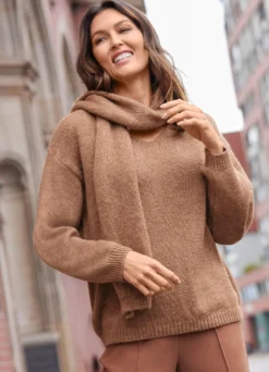 Pullover mit Schal und in flauschiger Kuschelqualität
