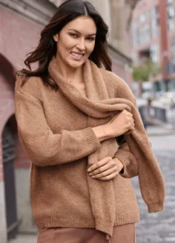 Pullover mit Schal und in flauschiger Kuschelqualität