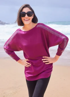 Pullover mit Strasszier und Spitzenbesatz