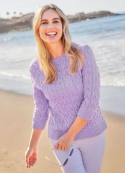 Pullover mit streckendem Zopfdessin