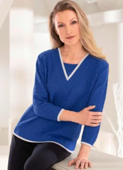 Pullover mit unterlegtem V-Ausschnitt