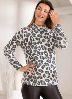 Pullover mit weichem, haarigem Effektgarn