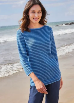 Pullover mit zartem Ajourmuster im Streifendessin