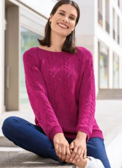 Pullover mit Zopfstrukturen und Ajourmustermix