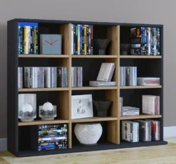 Regal aus Holzstruktur-Nachbildung