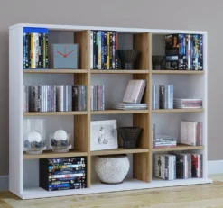 Regal aus Holzstruktur-Nachbildung