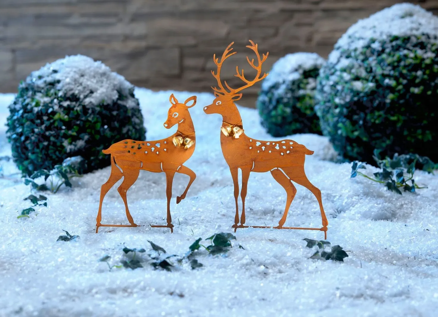 Reh und Hirsch mit Glöckchen