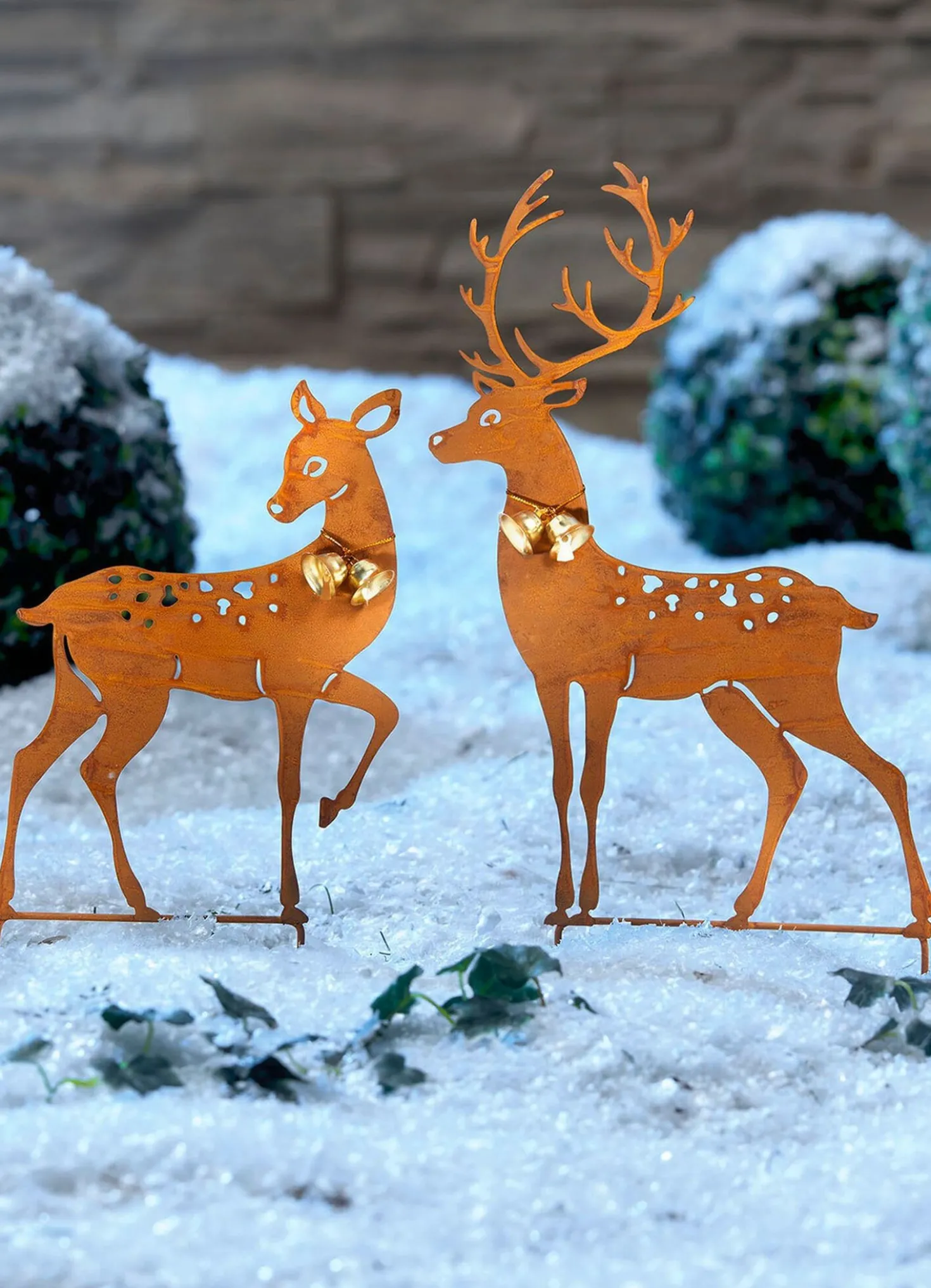 Reh und Hirsch mit Glöckchen