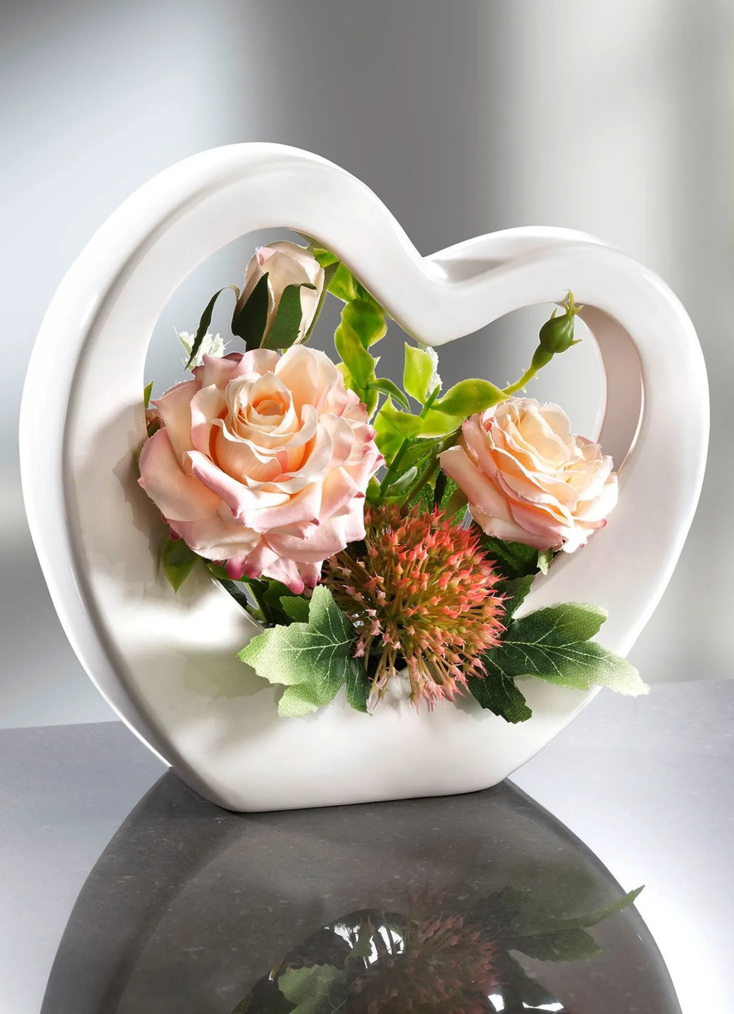 Rosen-Gesteck in Herz-Keramikschale