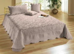 Satin Kissenbezüge und Tagesdecken mit Stickerei