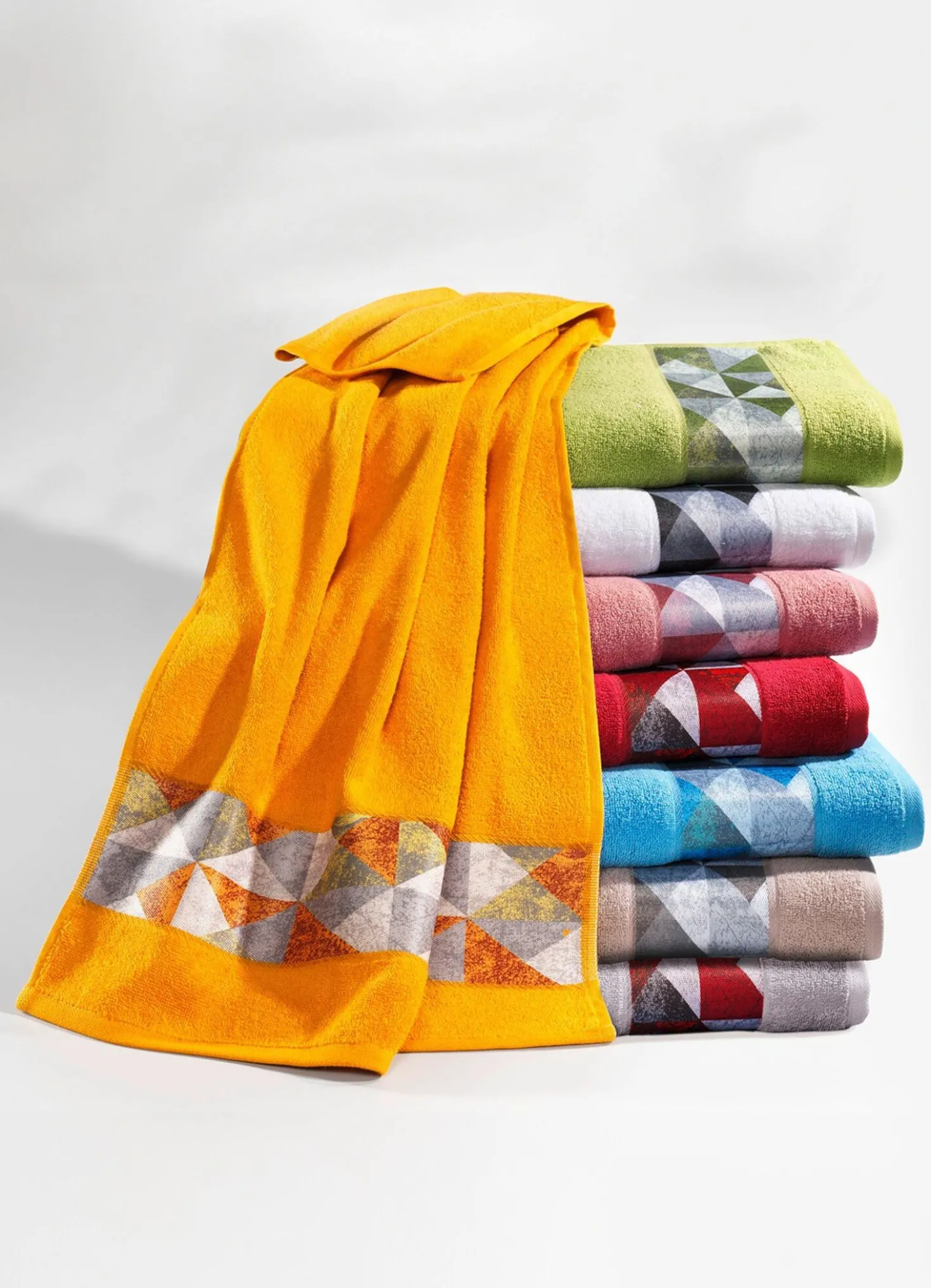 Schicke Frottier-Serie mit bedruckter Jacquard-Bordüre