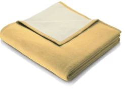 Schlafdecke von Bocasa mit Veloursbandeinfassung