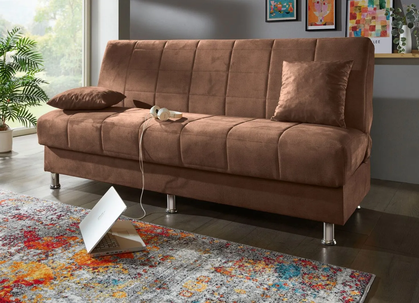 Schlafsofa mit Bettkasten und Dekokissen