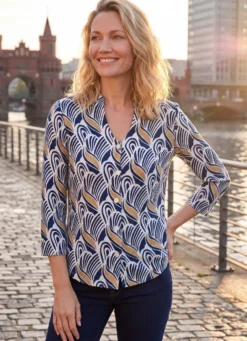 Schön dessinierte Shirtbluse