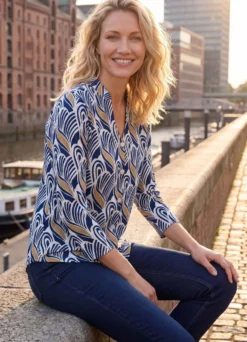 Schön dessinierte Shirtbluse