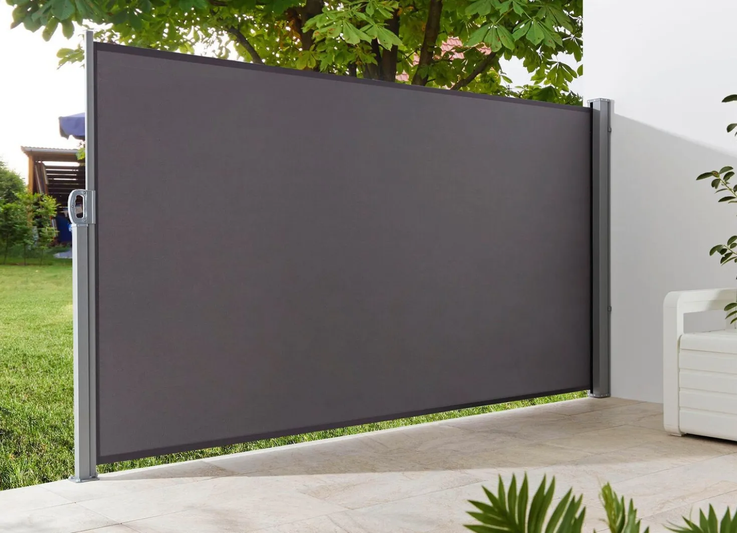 Seitenmarkise mit Gestell aus Aluminium und Stahl