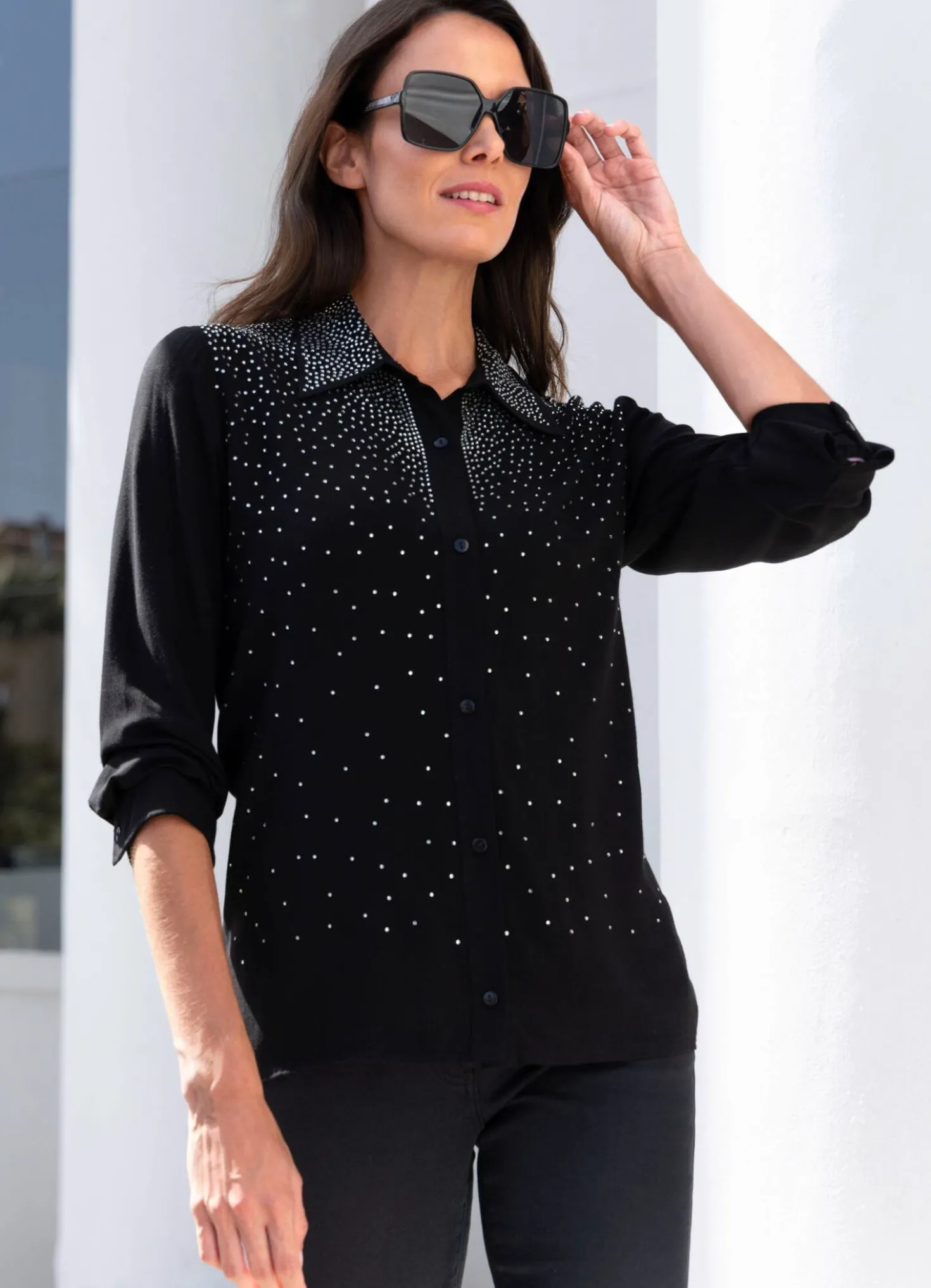 Shirtbluse mit aufwendiger Straßzier