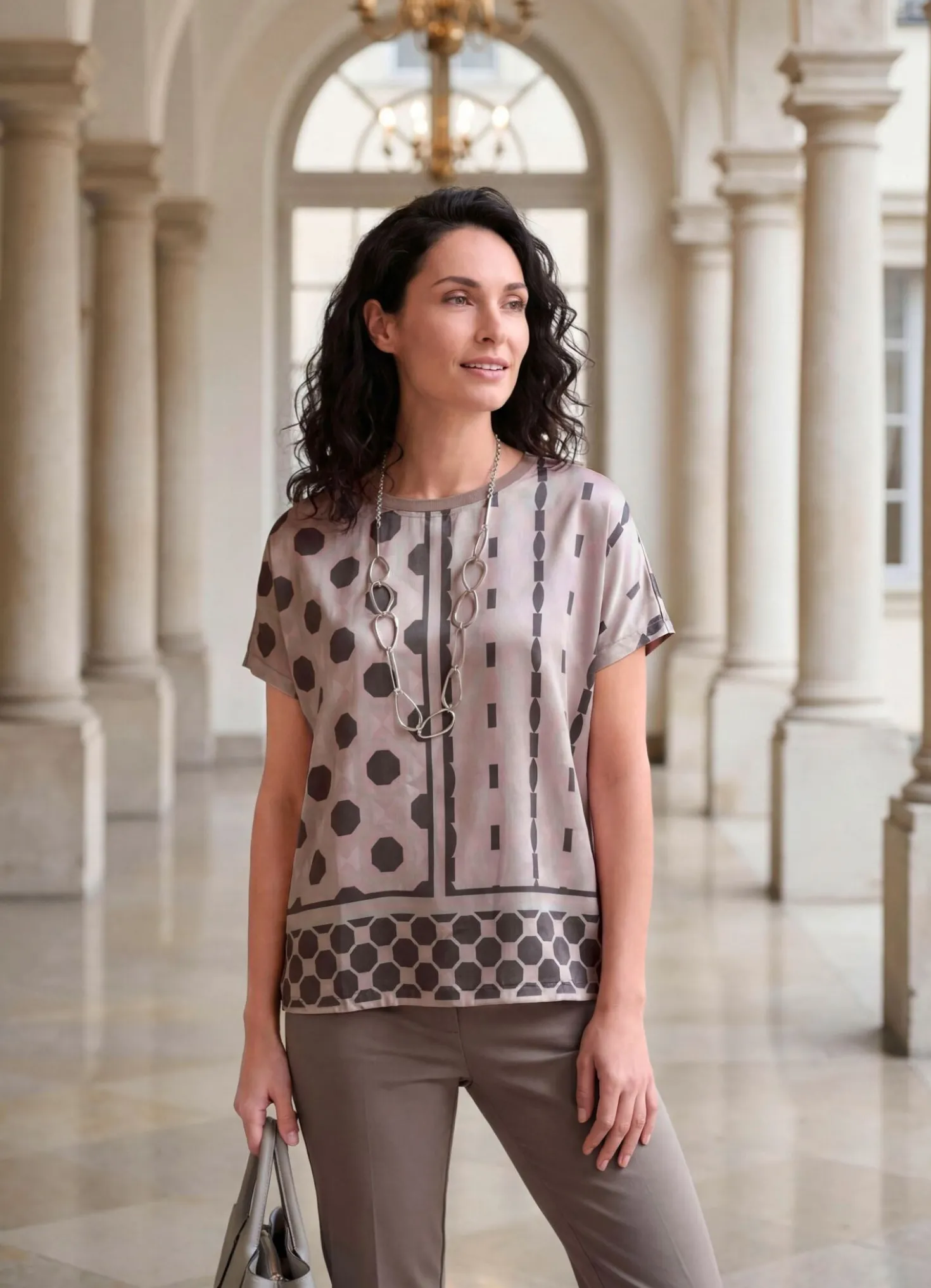 Shirt mit bedrucktem Satinvorderteil