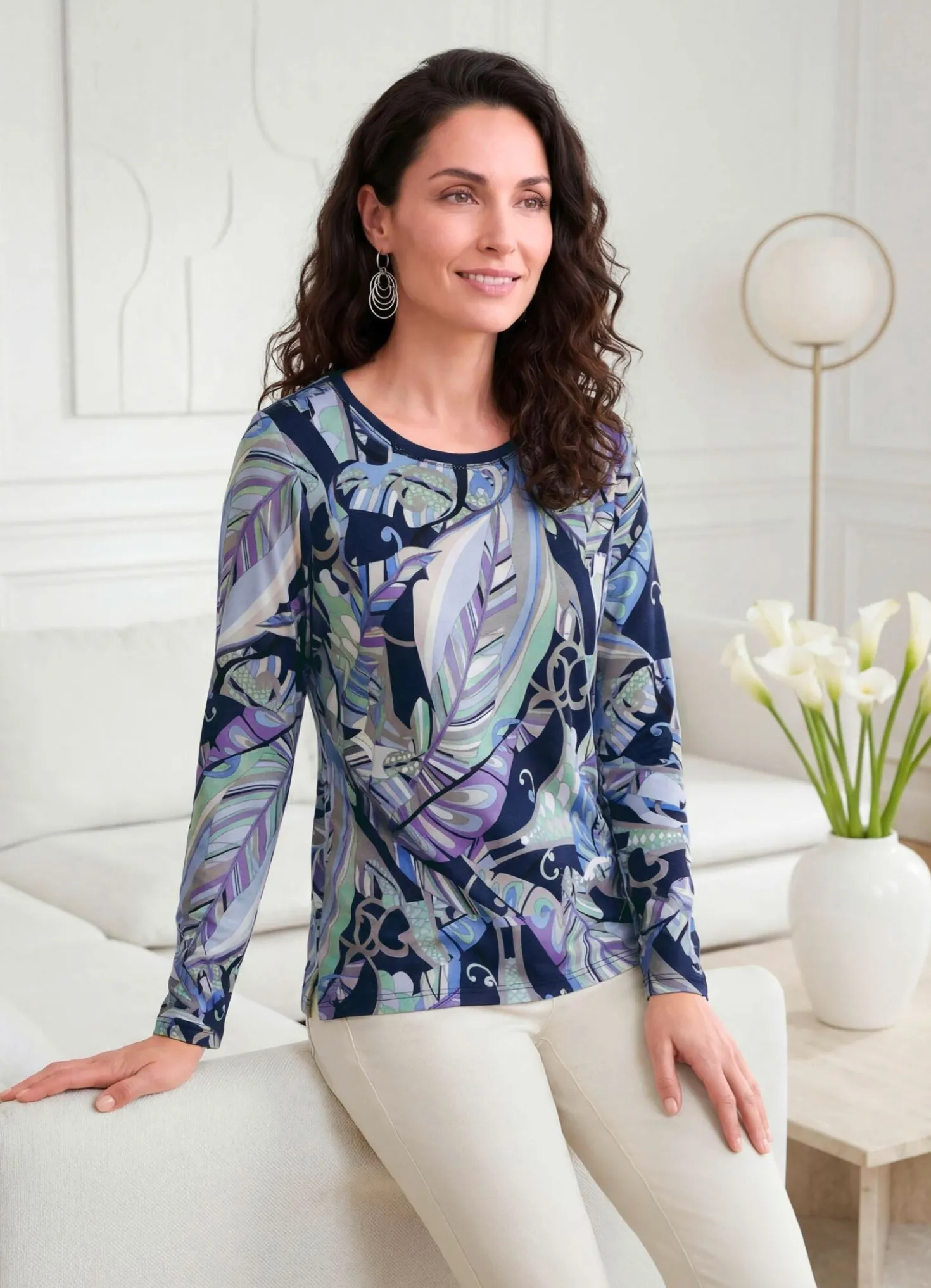 Shirt mit eingefasstem Rundhalsausschnitt