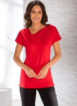 Shirt mit leicht schrägem Halsausschnitt in 2 Farben
