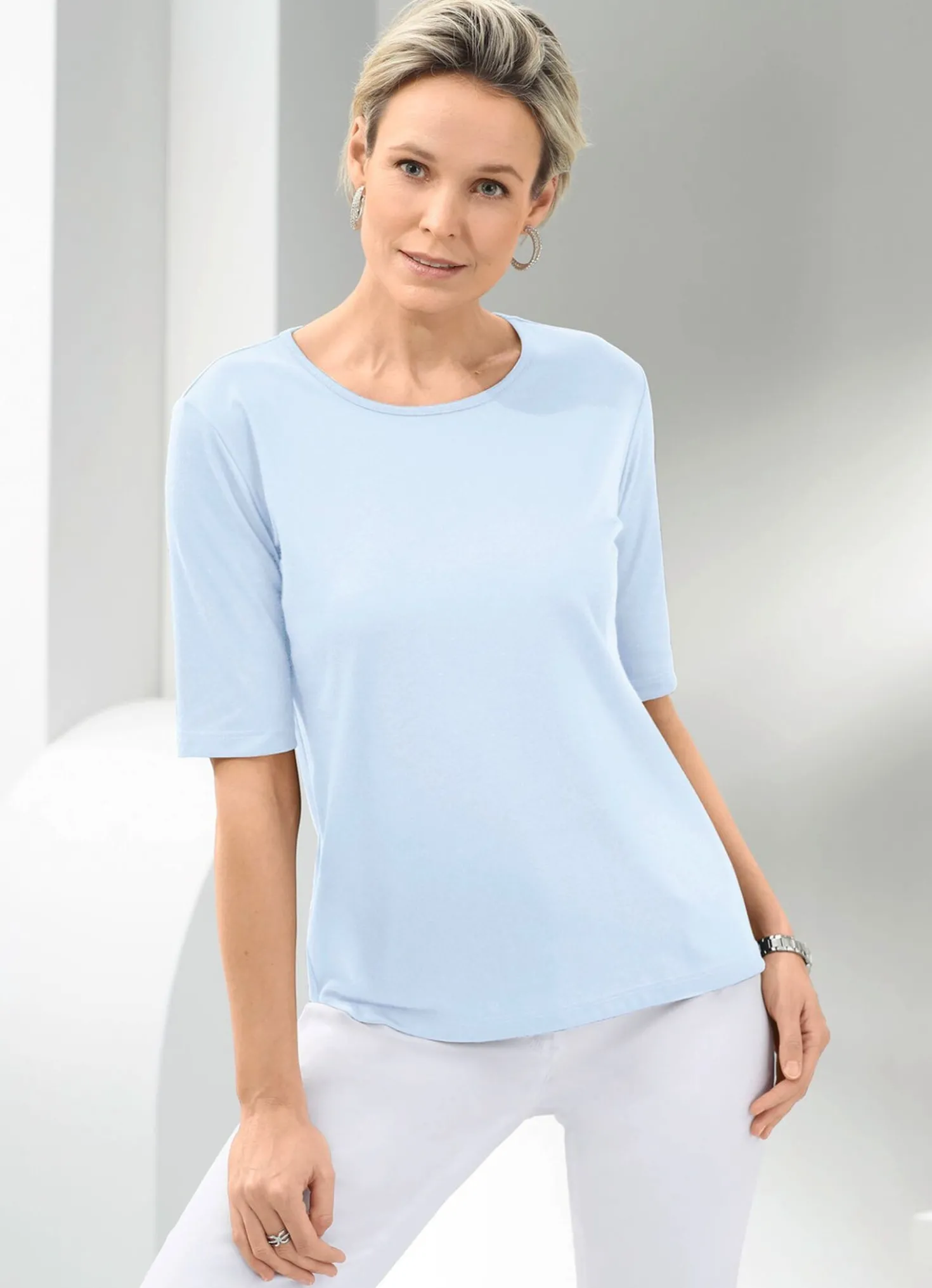 Shirt mit rundem Halsausschnitt in 10 Farben