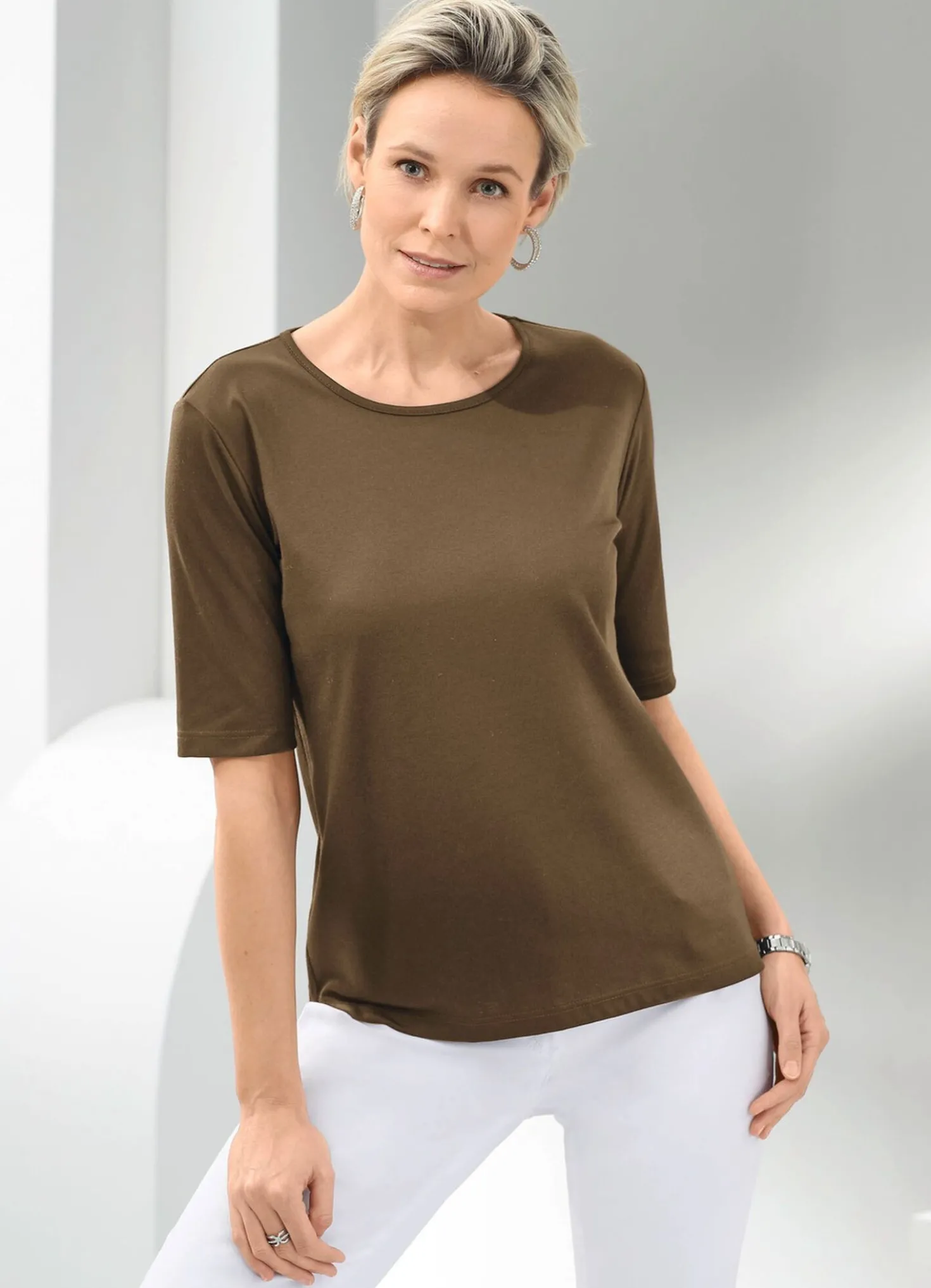 Shirt mit rundem Halsausschnitt in 10 Farben