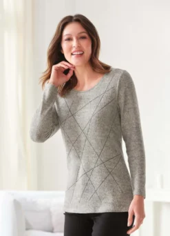 Shirt mit schmückenden Plättchen im Vorderteil