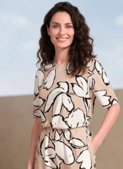 Shirt mit U-Boot-Ausschnitt