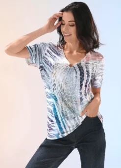 Shirt mit V-Ausschnitt mit Zierring