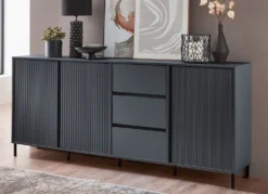 Sideboard mit aufwendiger Rillenfront