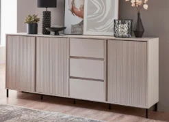 Sideboard mit aufwendiger Rillenfront