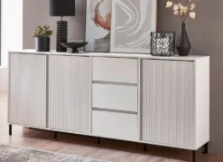 Sideboard mit aufwendiger Rillenfront