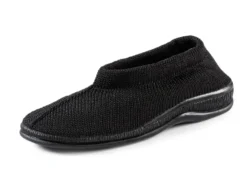 Slipper aus elastischem Strickmaterial