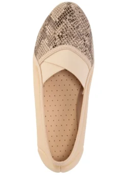 Slipper aus elastischem Textilmaterial