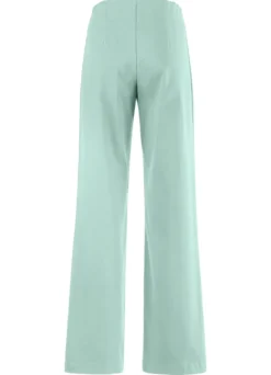 Soft-Stretch-Hose in modischer Weite