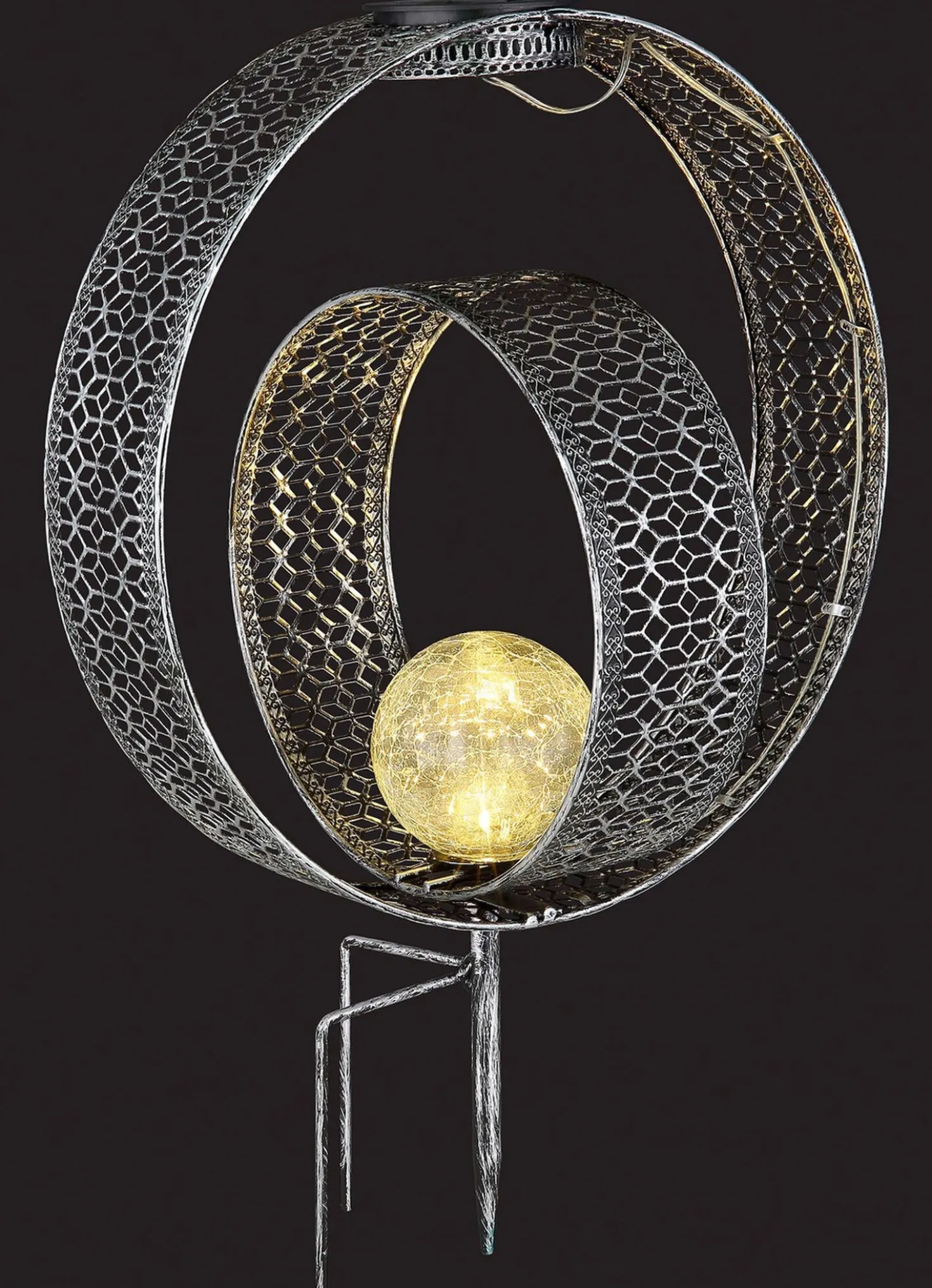 Solarleuchte aus Metall in Rostoptik mit Glaskugel
