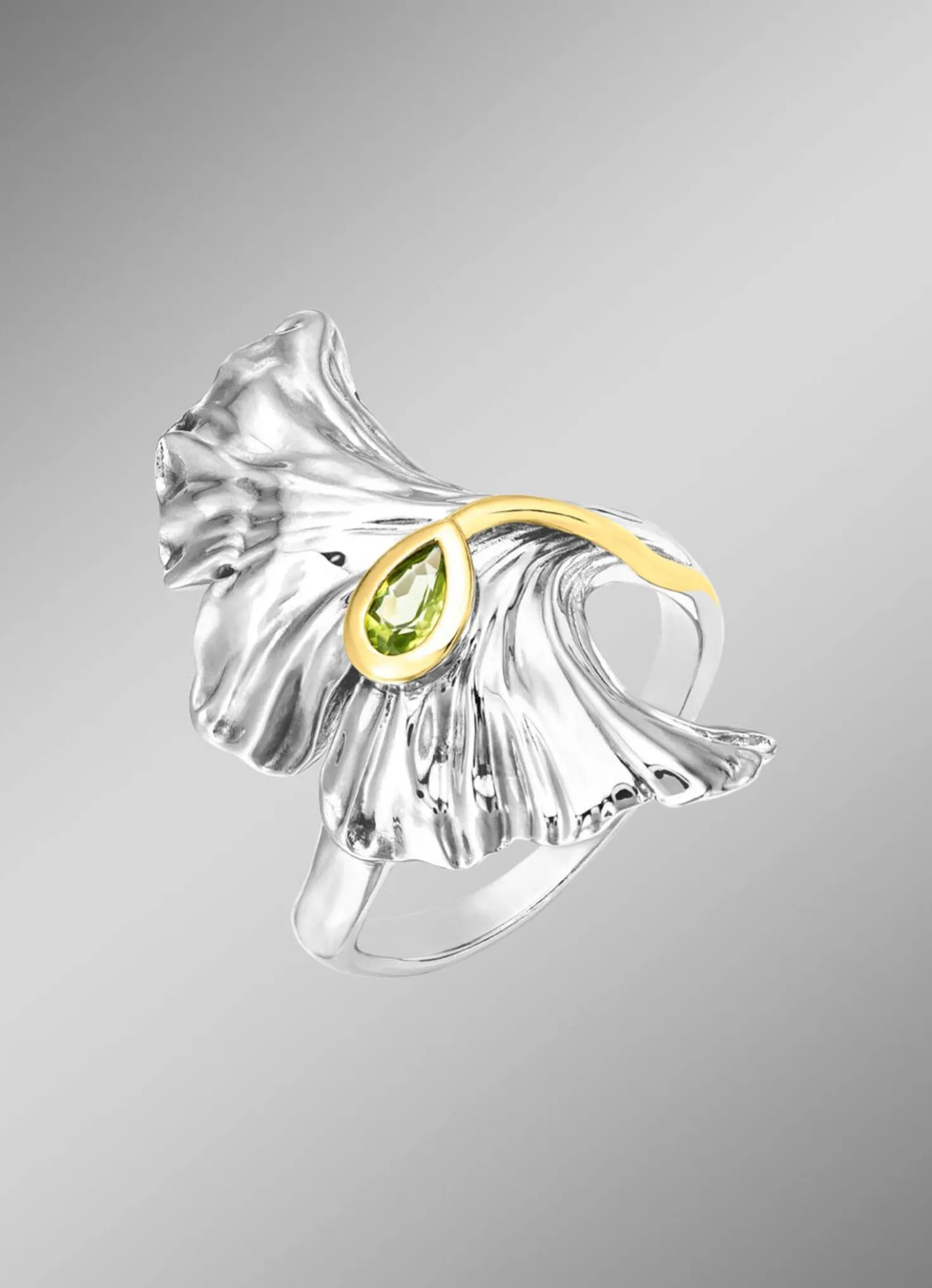 Stilvoller Damenring mit echt Peridot