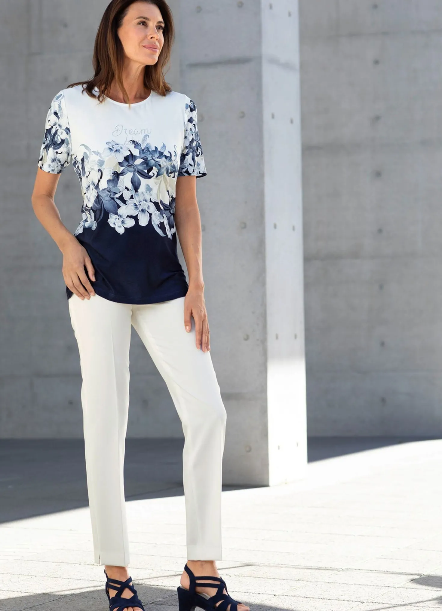 Stilvolles Shirt mit Strass-Schriftzug