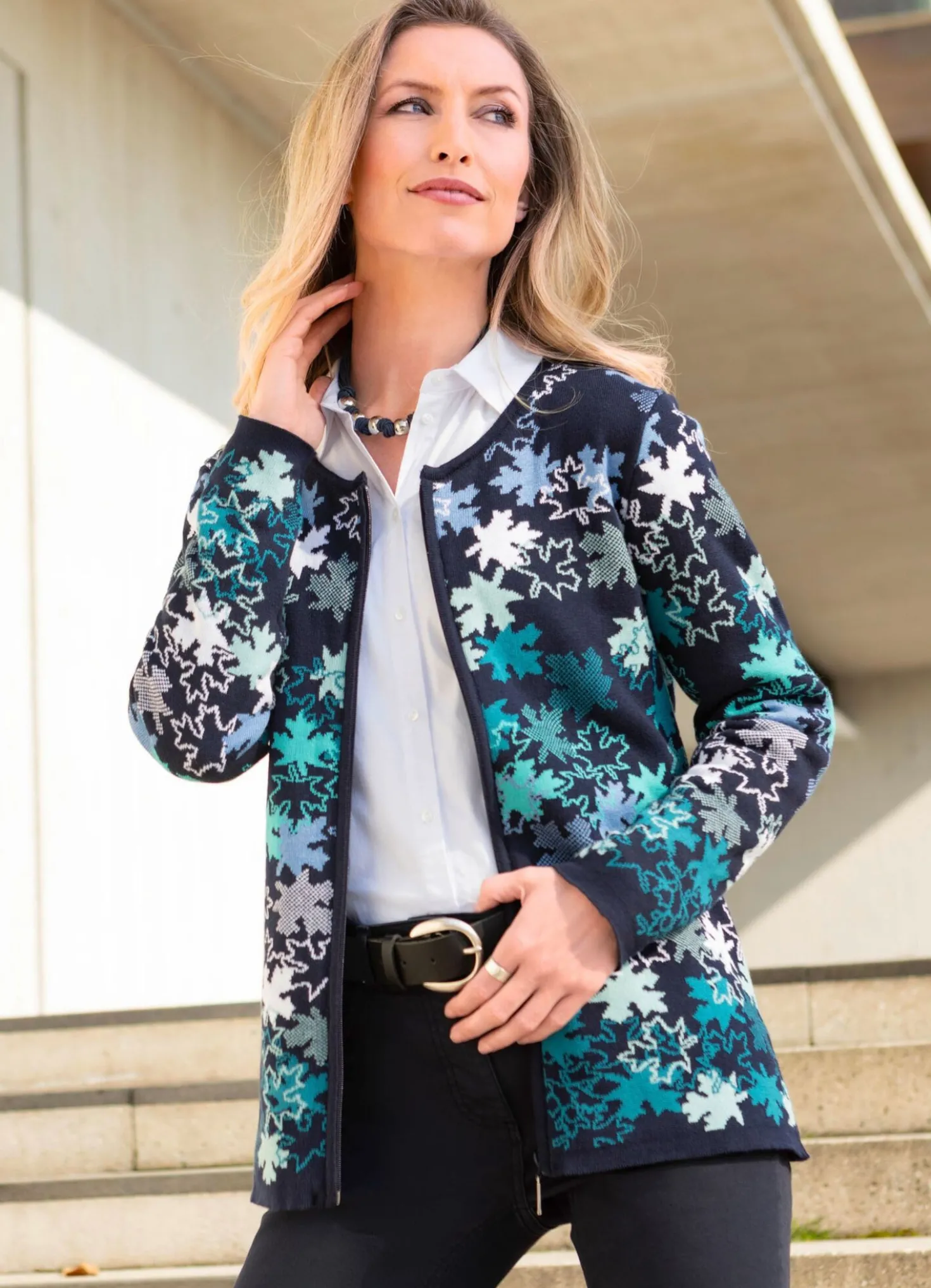 Strickjacke in Jacquard-Dessin