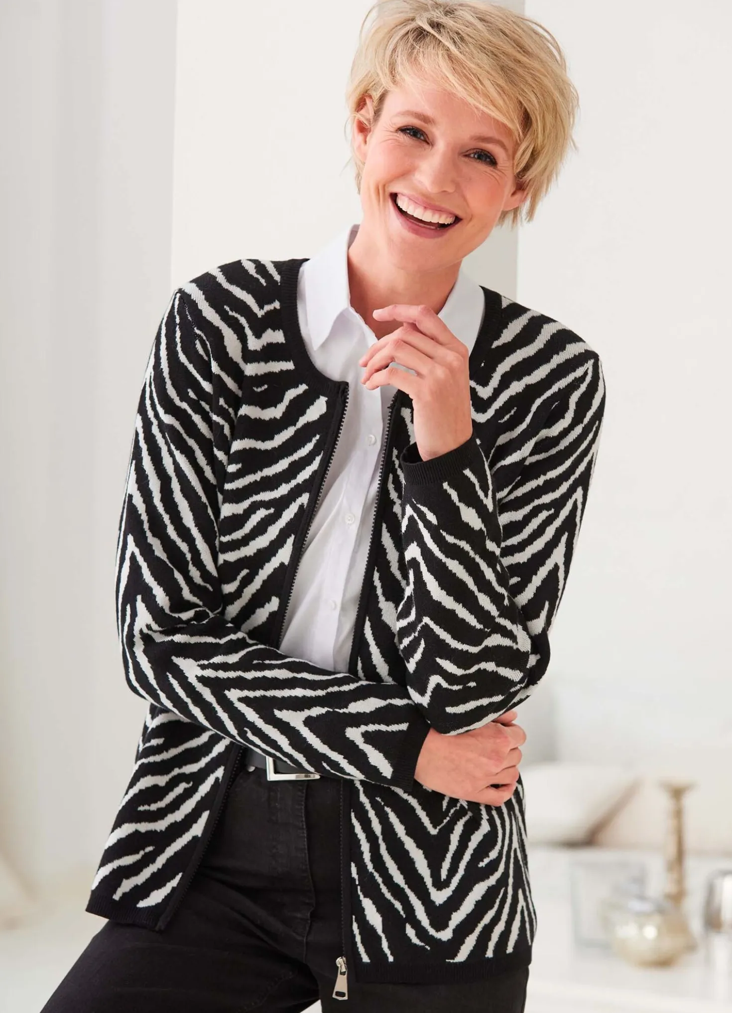 Strickjacke mit Allovermuster